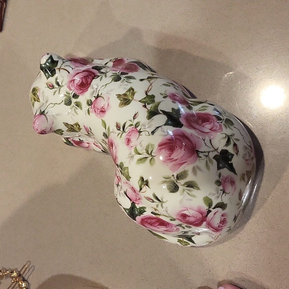 Formalities By Baun Bros Beautiful White Pink Roses Ivy Cat Statue Sleep… - Picture 5 of 12